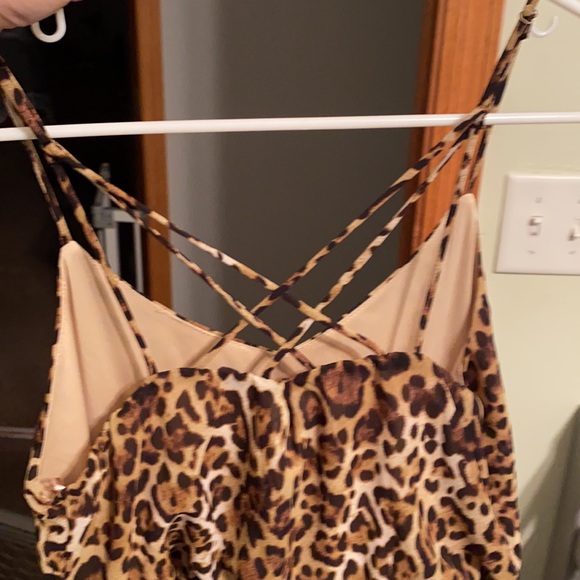 Animal print midi dress with cross cross back - Picture 2 of 5